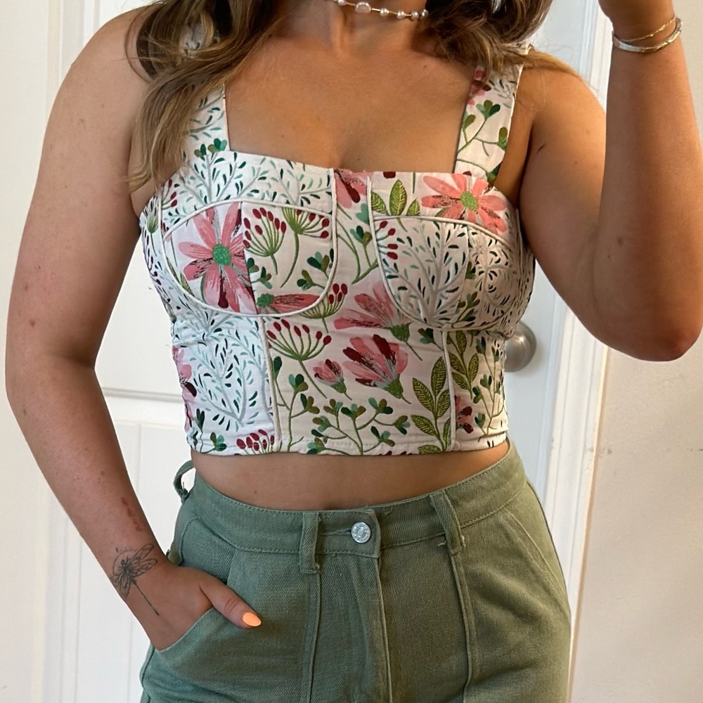 Cute cropped top with zipper